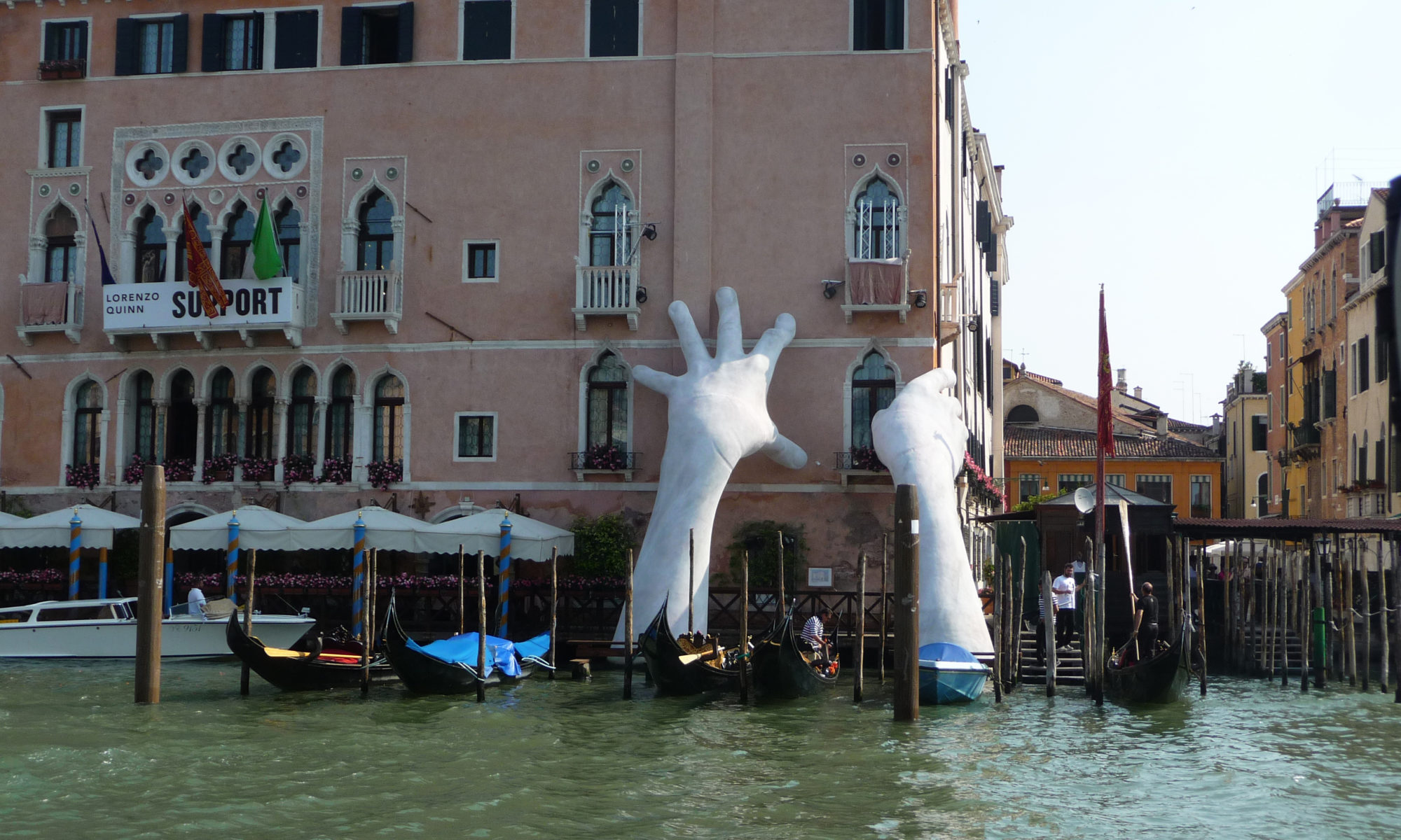 Street art, Lorenzo Quinn, Venise