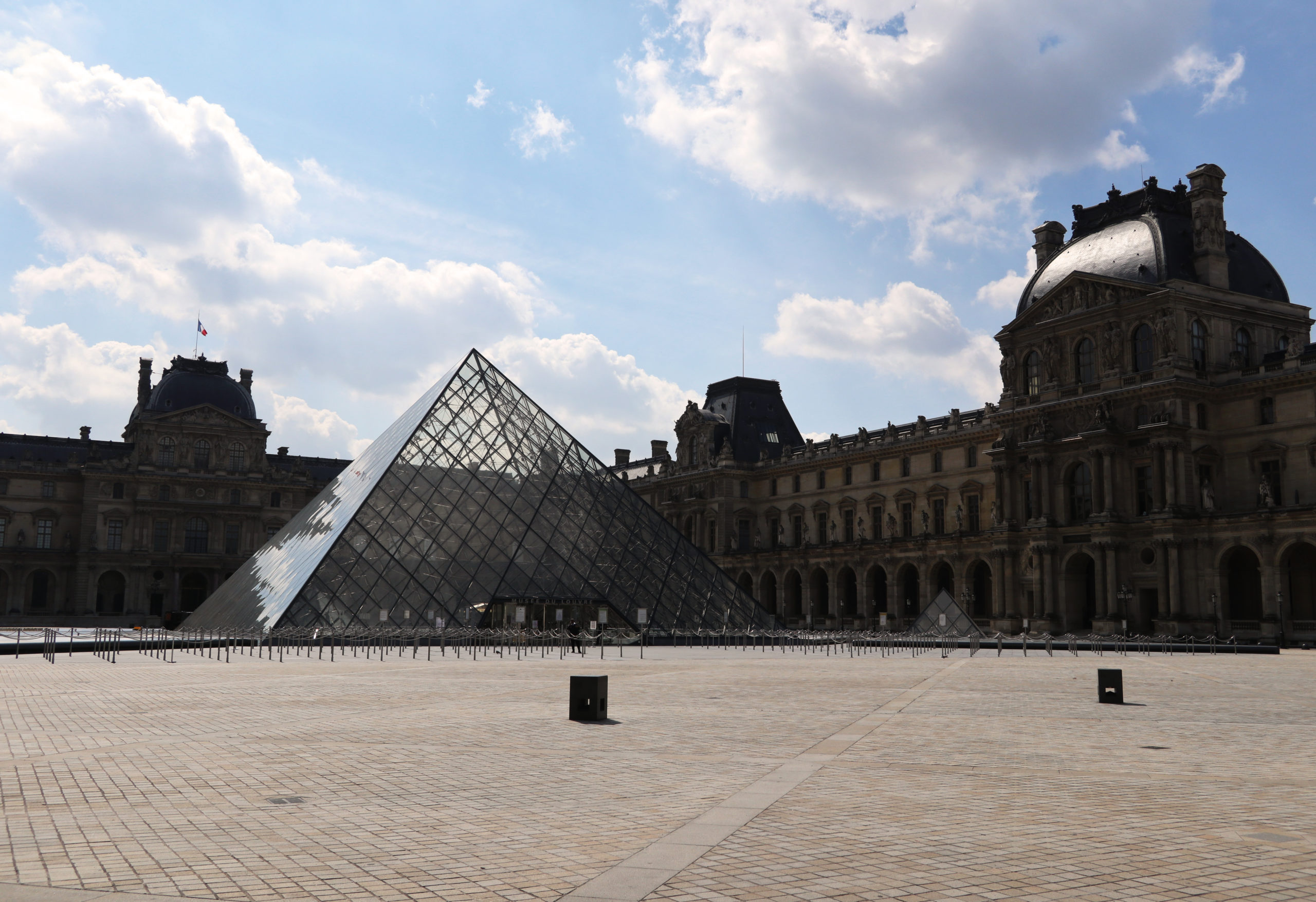 Pyramide du Louvre, Paris